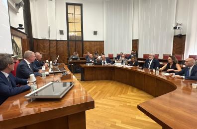 Ex Ilva Taranto, c'è l’intesa sugli impianti: stop al carbone e impegno su salute e lavoro. Urso: «È una svolta». I sindacati: «Nessuna certezza per i lavoratori»