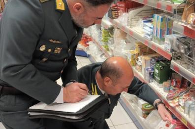 Controlli a tappeto nei negozi, nel Tarantino sequestrati oltre 23mila prodotti per la casa