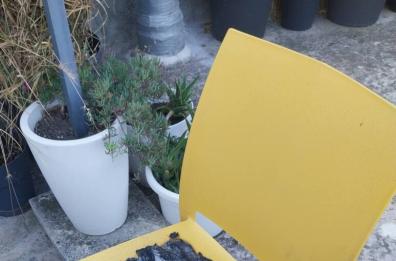 Inciviltà a Grottaglie: lancio di bottiglie di vetro contro i turisti nel quartiere delle Ceramiche