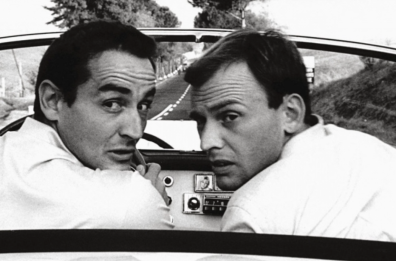 L’incontro-scontro generazionale ne «Il sorpasso» di Dino Risi film culto con Gassman e Trintignant