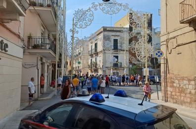 Valenzano, precipita mentre lavora al montaggio delle luminarie per la festa patronale: muore operaio 46enne