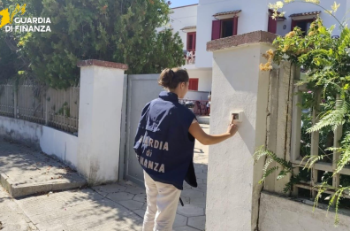 Vacanze a Gallipoli, «case pollaio» con affitti fino a 3mila euro a settimana: controlli delle Fiamme Gialle VIDEO