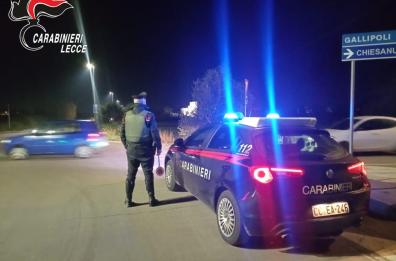 Un Ferragosto di gravi incidenti sulle strade salentine: a Gallipoli scontro tra due auto, denunciato 26enne