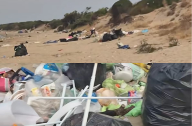 «Mai vista una cosa così»: a Taranto il Ferragosto dell'inciviltà, troppi rifiuti abbandonati in spiaggia