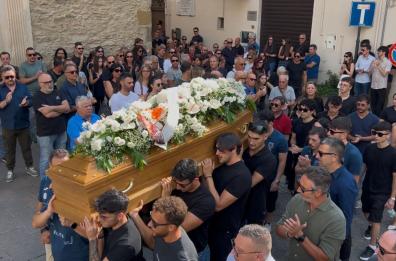 Albero cade su auto a Ferragosto: morto 29enne. Tutta Ferrandina ai funerali di Nicola Pipio