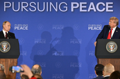 Vertice Trump-Putin: la politica dei piccoli passi per aprire spiragli di pace