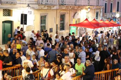 A Castellaneta nuovo successo per la Sagra da Far’nèdd, la più lunga d'Italia con il suo percorso da 2km