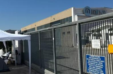Minervino Murge, dopo 56 giorni di presidio gli operai Minox tornano al lavoro: «Ce l'abbiamo fatta, ora vogliamo dignità e giustizia»