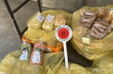 Bari Vecchia, blitz della polizia locale ad Arco Basso: nel mirino 151 chili di prodotti delle «signore delle orecchiette»