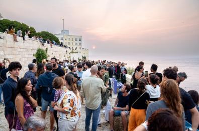Santa Cesarea Terme accoglie l’alba: tornano le sperimentazioni di «Prime Luci» con Nabil Bey e Mattia Vlad Morleo 