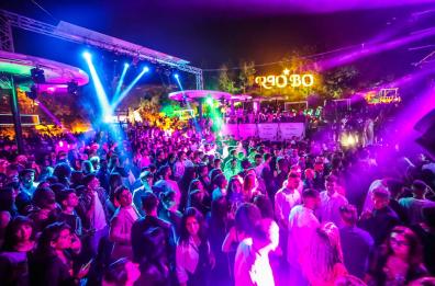 Gallipoli, scoppia la maxi rissa in discoteca dopo il furto di una collanina: 19enne colpito per uno scambio d'identità