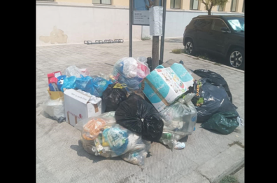 Taranto, borgate vicino al mare sommerse dai rifiuti: ecco la triste cartolina