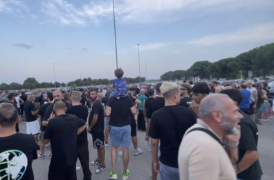 Calcio, la scelta dei tifosi del Bari contro i De Laurentiis: allo stadio niente cori, striscione contro la multiproprietà