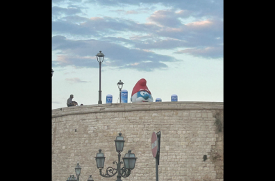 Bisceglie, adesso i Puffi approdano anche qui per «presidiare» Bicomix, il festival del fumetto 