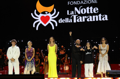 Notte della Taranta, «pizzicati» dalle polemiche: il web si scatena per difendere la tradizione