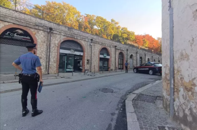 Bovino, ignoti assaltano bancomat con bomba rudimentale: banda di almeno 4 persone a volto coperto
