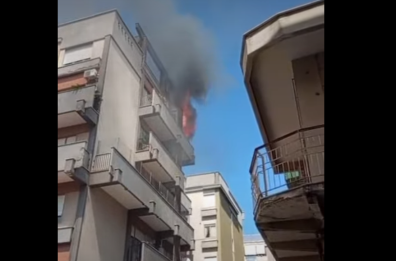 Andria, incendio in un appartamento al quarto piano in via Taranto: palazzo evacuato, nessun ferito