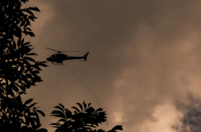 Antincendio, i problemi della Puglia: bloccato il contratto per gli elicotteri, il Canadair promesso non è mai arrivato