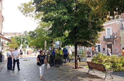 Foggia, scoppia un violento temporale: in città strade allagate e rami sulle auto in sosta