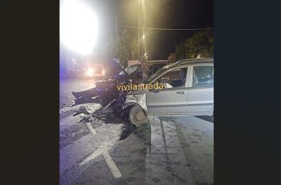 Castellana, scontro frontale tra due auto: gravi i conducenti