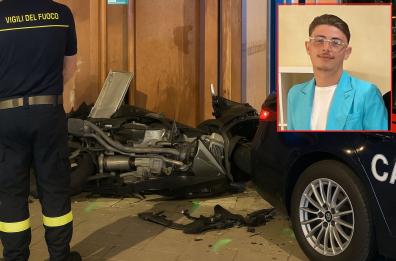 Tragedia nella notte al quartiere Tamburi: 25enne si schianta con la moto contro auto, morto sul colpo