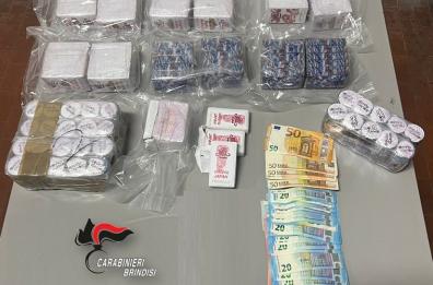 Blitz dei carabinieri a Carovigno: sequestrati 10 kg di hashish, due arresti e una denuncia
