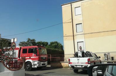 Alliste, mezzo meccanico trancia conduttura del gas durante lavori: evacuata palazzina