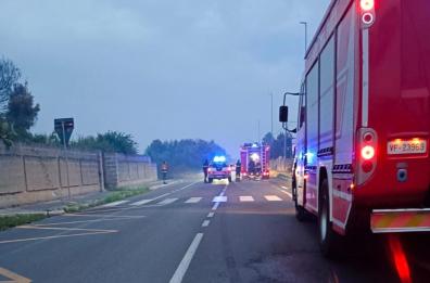 Salento,  incendio raggiunge case e strutture ricettive: 100 turisti evacuati tra Torre Chianca e Torre Rinalda FOTO