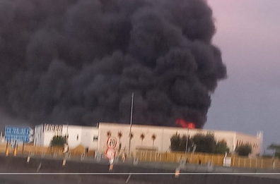 Terlizzi, scoppia grosso incendio in uno stabilimento sulla provinciale: «Chiudete le finestre»