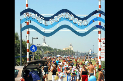 Bari, furti in spiaggia dopo le risse: il telefono rivenduto nel bazar