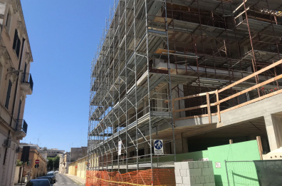 Lecce, abitazioni da sopraelevare: i nodi «palazzacci» e oneri comunali