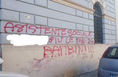 Racale, scritte sui muri e intimidazioni: un'assistente sociale nel mirino