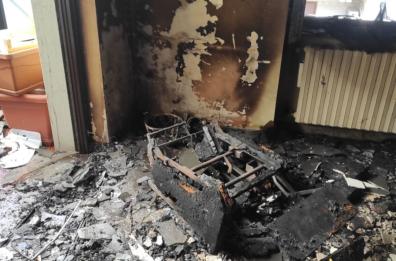 Gravina in Puglia, scoppia l'incendio in un appartamento: soccorse 4 persone