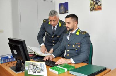 Quasi 7mila lattine di bibite con etichetta in lingua polacca: non conformi, maxi-sequestro a Francavilla