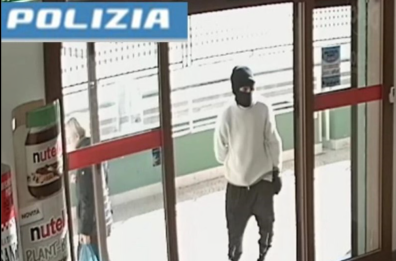 Barletta, rapinatore di un supermercato «tradito» dai vestiti e dal coltello usato: arrestato