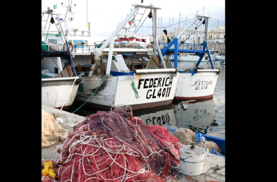 «Niente pesce locale in tavola», a Gallipoli barche ferme in porto: marineria sul piede di guerra