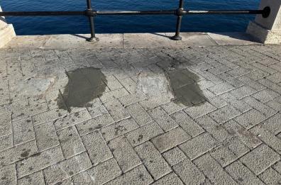 Panchina vandalizzata sul lungomare di Bari: il Comune la rimuove, ma non potrà essere sostituita con una uguale