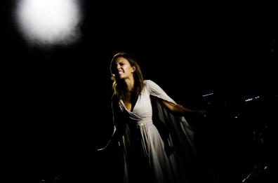 Serena Rossi chiude il MediTa, standing ovation per SereNata