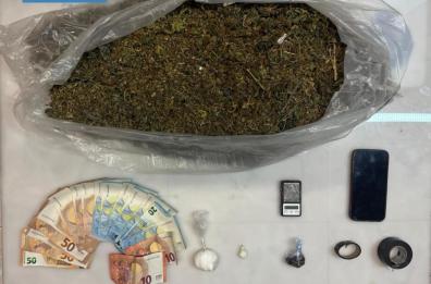 Morciano di Leuca, 35enne sorpreso a spacciare davanti a casa sua: arrestato