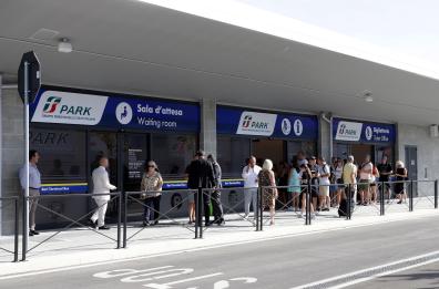 Bari, il nuovo terminal bus piace ai pendolari: «Sembra di stare al Nord». Fari puntati su traffico e sicurezza VIDEO