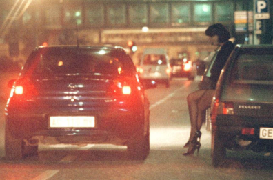 Accompagnava le ragazze al «lavoro» sulla statale tra Brindisi e Taranto: un «autista di squillo» in manette