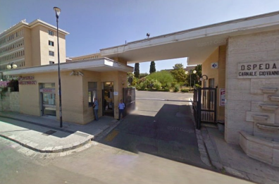 Ugento, chiede al padre soldi per la droga, litiga e lo accoltella: 38enne ricercato