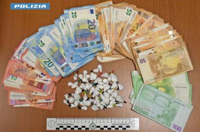 Gallipoli, in auto con 53 dosi di cocaina nascoste nei vestiti: arrestati due uomini
