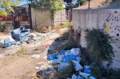 Lama Balice, la foce ridotta a discarica: immagini di un degrado quotidiano a Bari FOTO