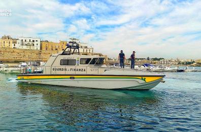 Noleggi irregolari di un natante destinato al soccorso: sanzioni e sequestri a Otranto