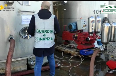 Sequestrato vino privo di tracciabilità nel Foggiano: tra Puglia e Basilicata sigilli a 12mila ettolitri, giro da 4 milioni