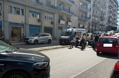 Auto contro scooter sul ponte di Bari Marconi: giovane ferito