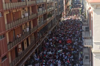 Puglia e Basilicata in piazza per la Palestina: Bari in corteo dal Molo San Nicola, presidi a Lecce, Brindisi, Taranto, Potenza VIDEO Fra i 10mila anche il sindaco Leccese