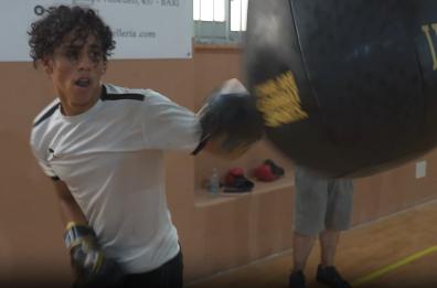 GAZZETTA TV Dall’Egitto a Bari con un barcone, Refat sogna di diventare un campione di pugilato: «Bari? È la mia seconda casa»