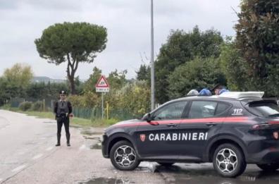 Statte, auto rubata ritrovata vicino l'ex sede comunale: a bordo si sospetta la presenza di esplosivo